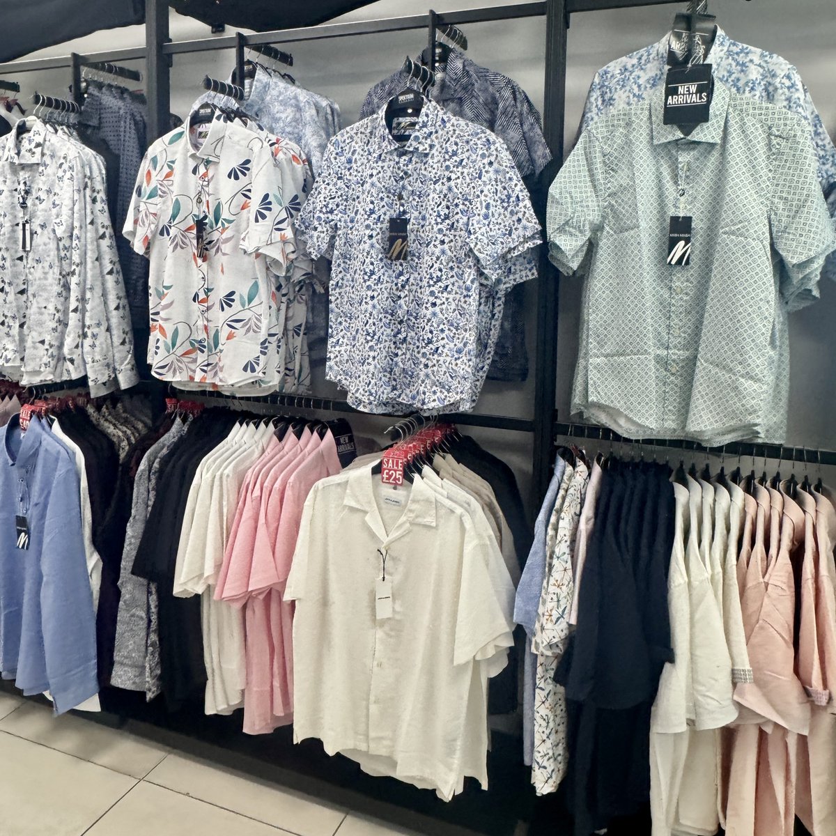 GoldenSquareUK's tweet image. Is it even Father's Day without the perfect #DadShirt? 👕

Please don’t wait, shop now and make his day one to remember. With over 100 stores, you're sure to find the perfect gift for #FathersDay 🎁