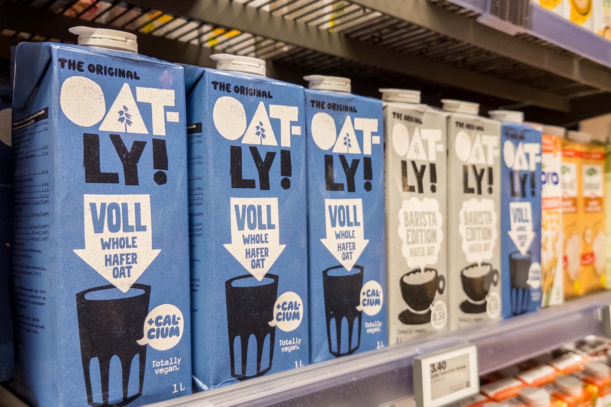 Viele pflanzliche #Milchersatzgetränke halten ihre Versprechen nicht: Zu viel Zucker und Zusatzstoffe, zu wenig Eiweiss. Die Forschungsanstalt <a href="/agroscope/">Agroscope</a> prüfte 66 «Milch»-Drinks aus Supermärkten, ob sie tatsächlich gesund und ökologisch sind.
2/2
countryside.info/p/milchersatz-…