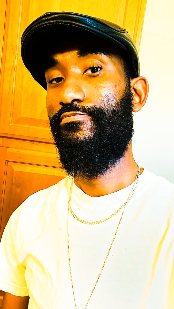theJDeMonk's tweet photo. A heated beard comb is powerful. https://t.co/UEW8NKZkAC