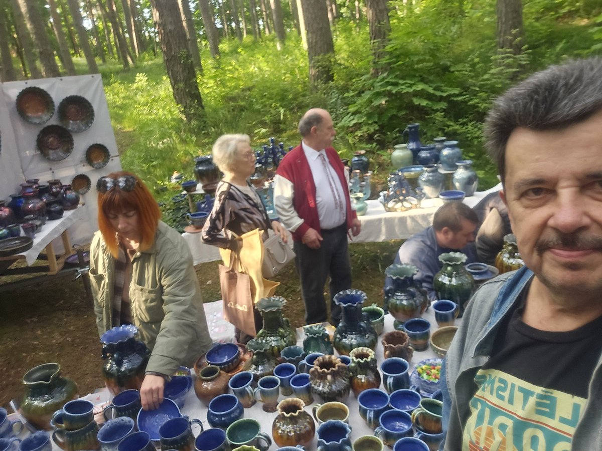normundsbelskis's tweet image. Beidzot! Gadatirgū pēc 3 gadu pārtraukuma! Braucu uz Skultes titgu, bet nokļuvu Brīdabas muzejā😂 Protams, vispirms pie Latgales keramikas😍💫
Daina sajūsmā par pirkumu😍
#gadatirgus
#brīvdabasmuzejs
#latgaleskeramika
