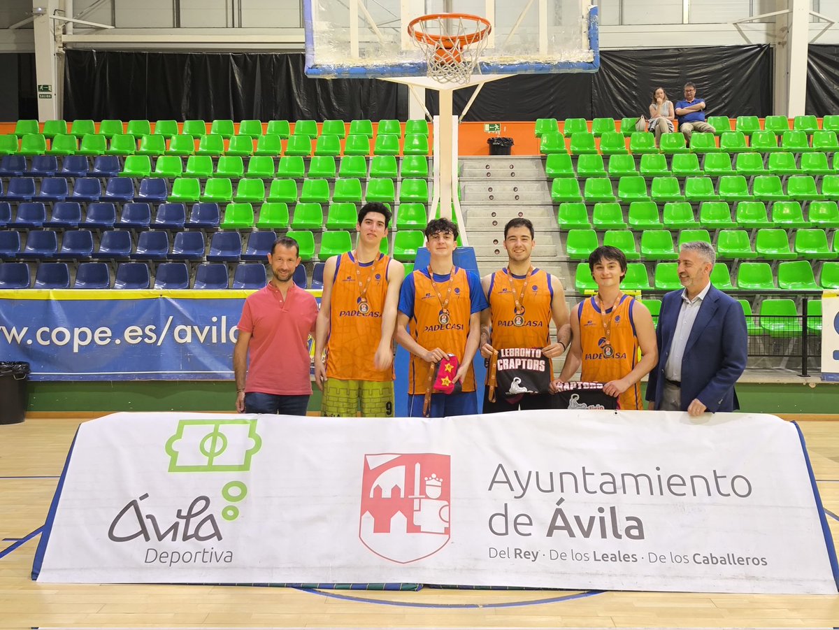 🏆F4 3x3 de 1ª División 

🥇 3x3 Muñochas (naranja)
🥈 Los Aguilillas de Wichita (azul)
🥉 LeBronto Craptors (naranja y camiseta de LeBronto).
4️⃣ Sernova Renovables Sportdeporte 

<a href="/FBCyL/">FBCyL</a>