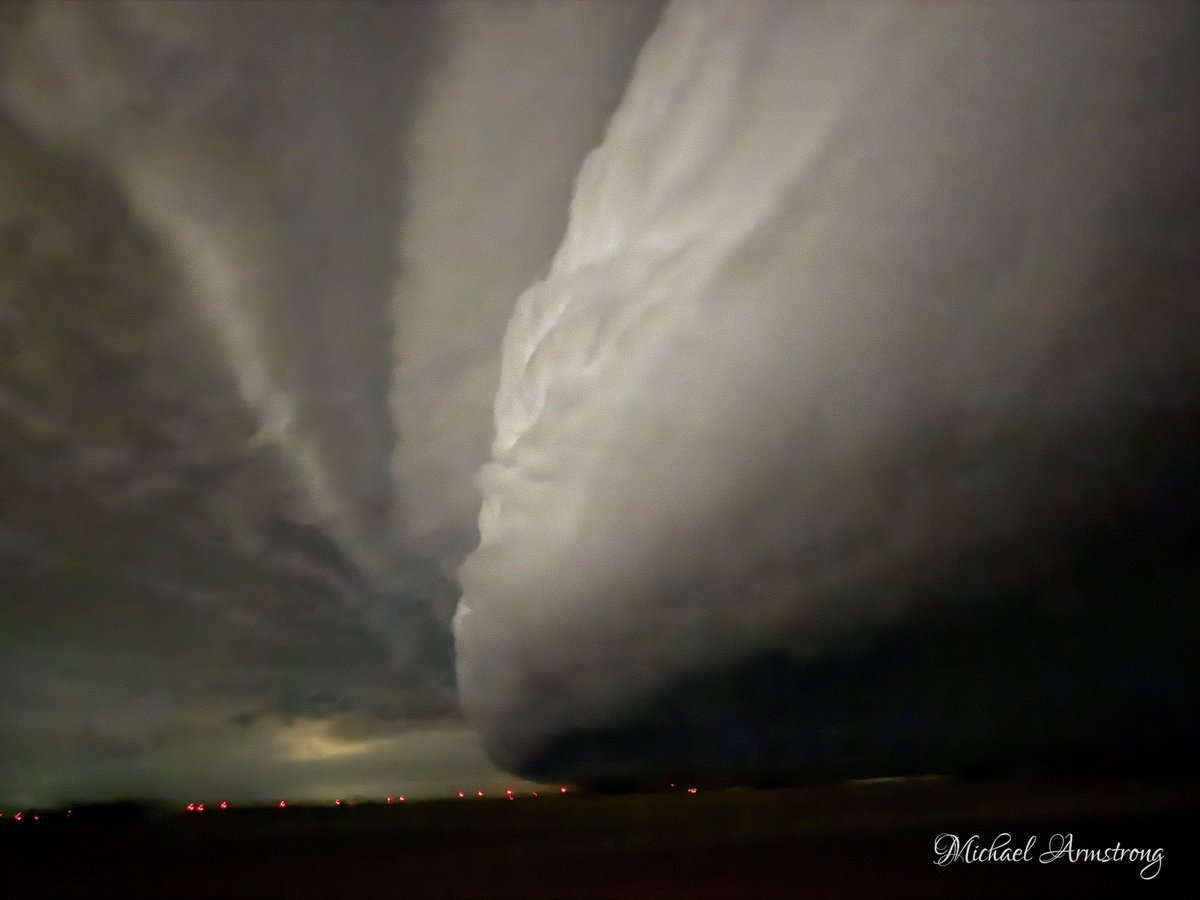 KOCOMichael's tweet image. Wow. What a powerful storm that moved through Northern Oklahoma tonight with numerous tornado warnings and 70-80 mph winds. #okwx #koco5 @KOCOdamonlane @koconews