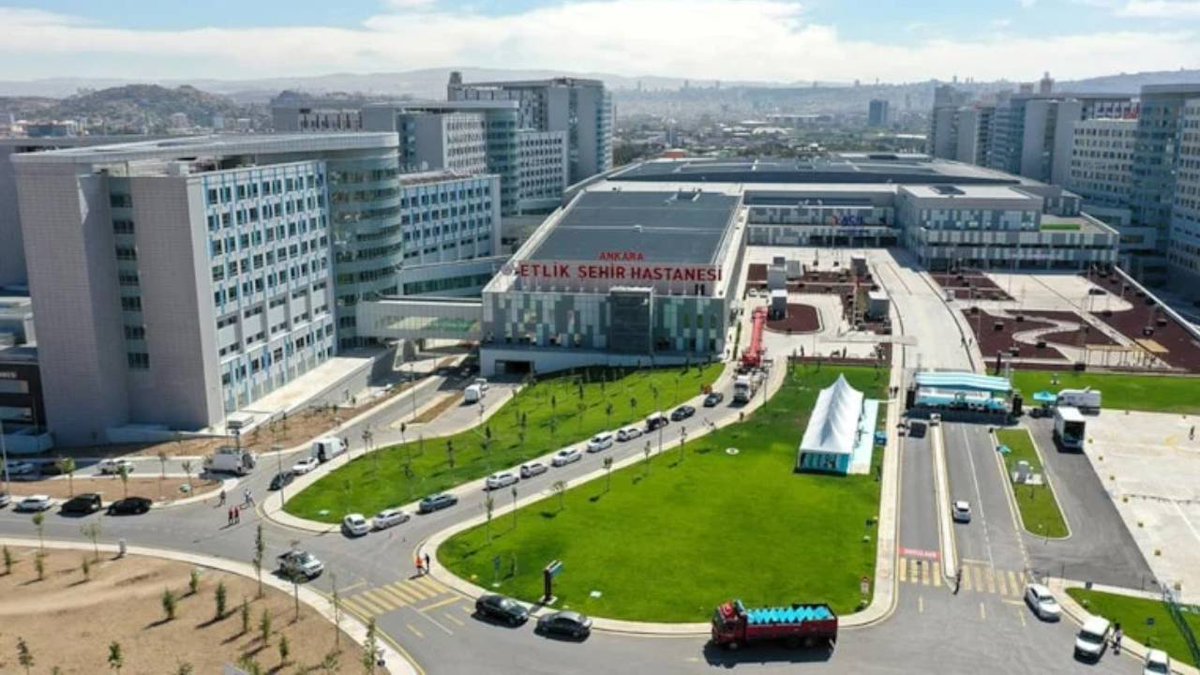 Etlik Şehir Hastanesi'nde neler oluyor? 

Sağlık Bakım Hizmetleri Müdür Yardımcısının 1.2 milyon liralık ürünleri özel hastanelere sattığı öne sürüldü. 

Durumu bildiren hemşire ise görevden uzaklaştırıldı.

(Sözcü-Veli Toprak)