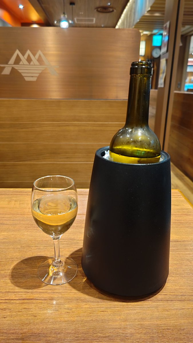 ヤバイ、飲み放題
ボトルで来た
ライブ前に空けてしまったよ💦