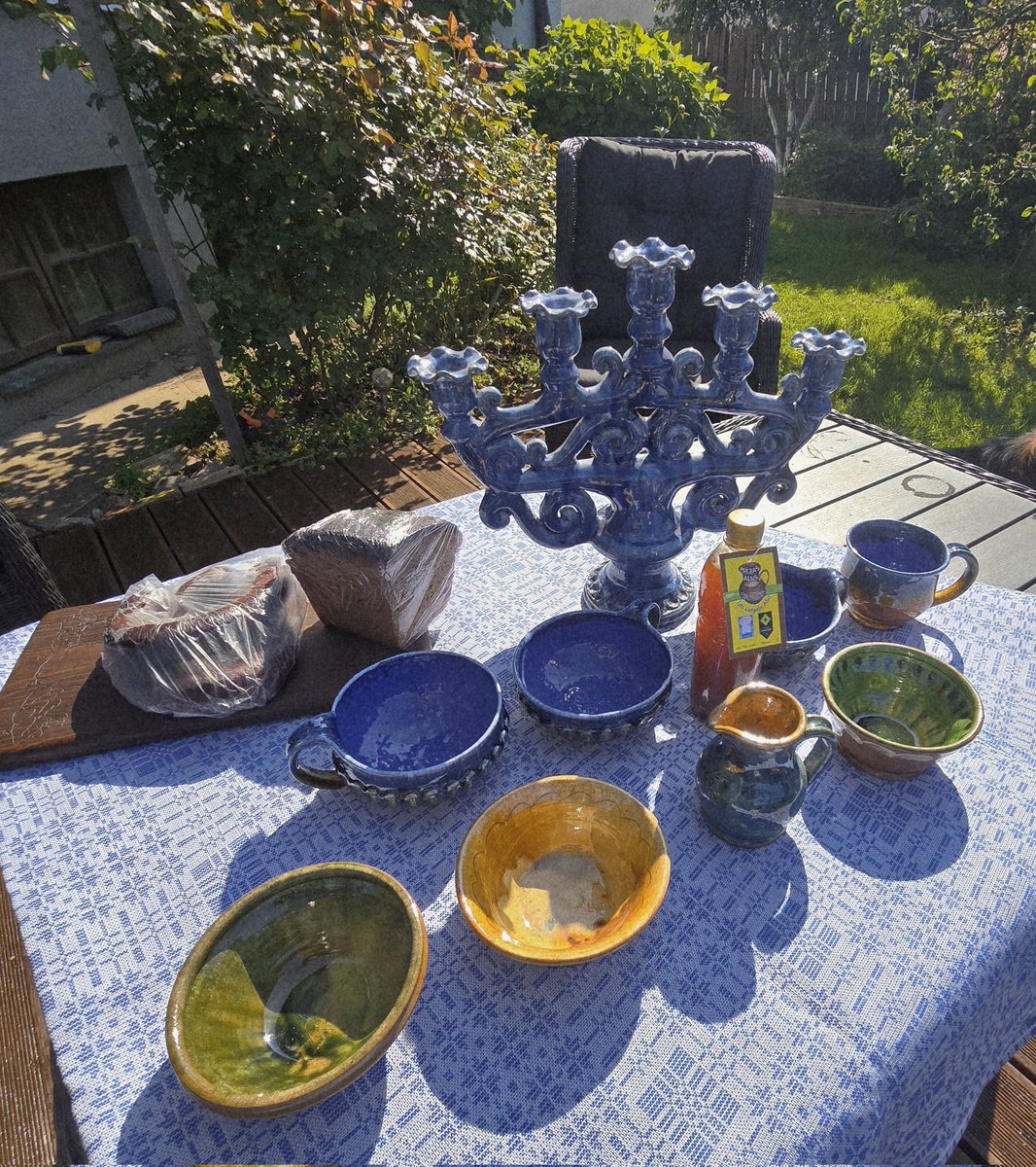 normundsbelskis's tweet image. Beidzot! Gadatirgū pēc 3 gadu pārtraukuma! Braucu uz Skultes titgu, bet nokļuvu Brīdabas muzejā😂 Protams, vispirms pie Latgales keramikas😍💫
Daina sajūsmā par pirkumu😍
#gadatirgus
#brīvdabasmuzejs
#latgaleskeramika