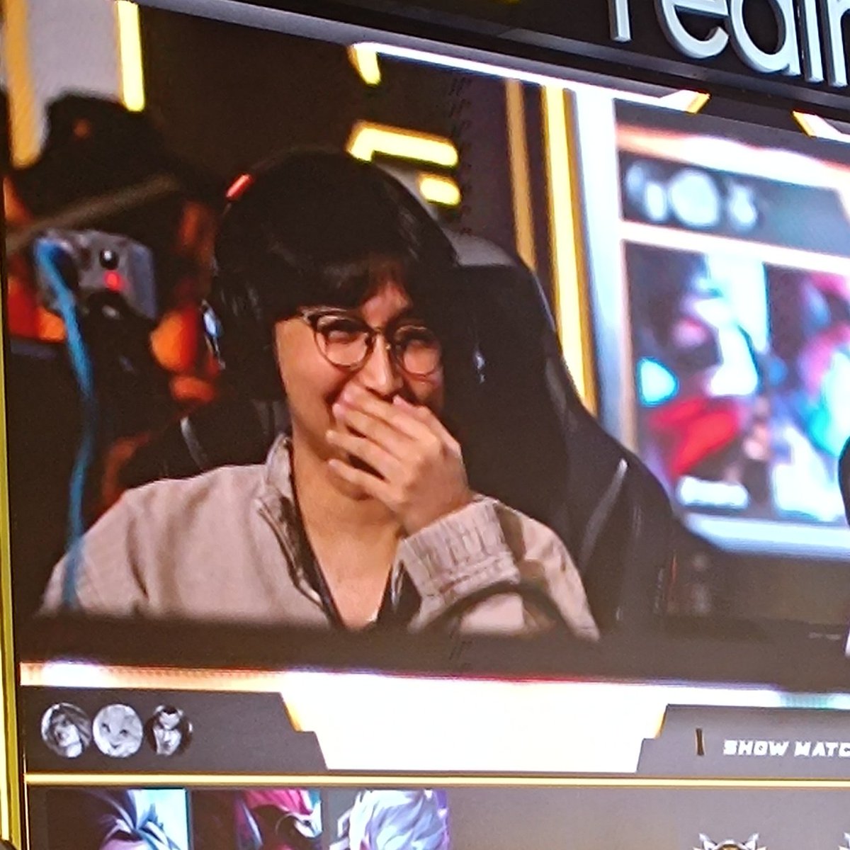 vintageveenus's tweet photo. omv bungisngis on screen 🤏 nakakamiss talaga 😭 https://t.co/xsvqISS69A