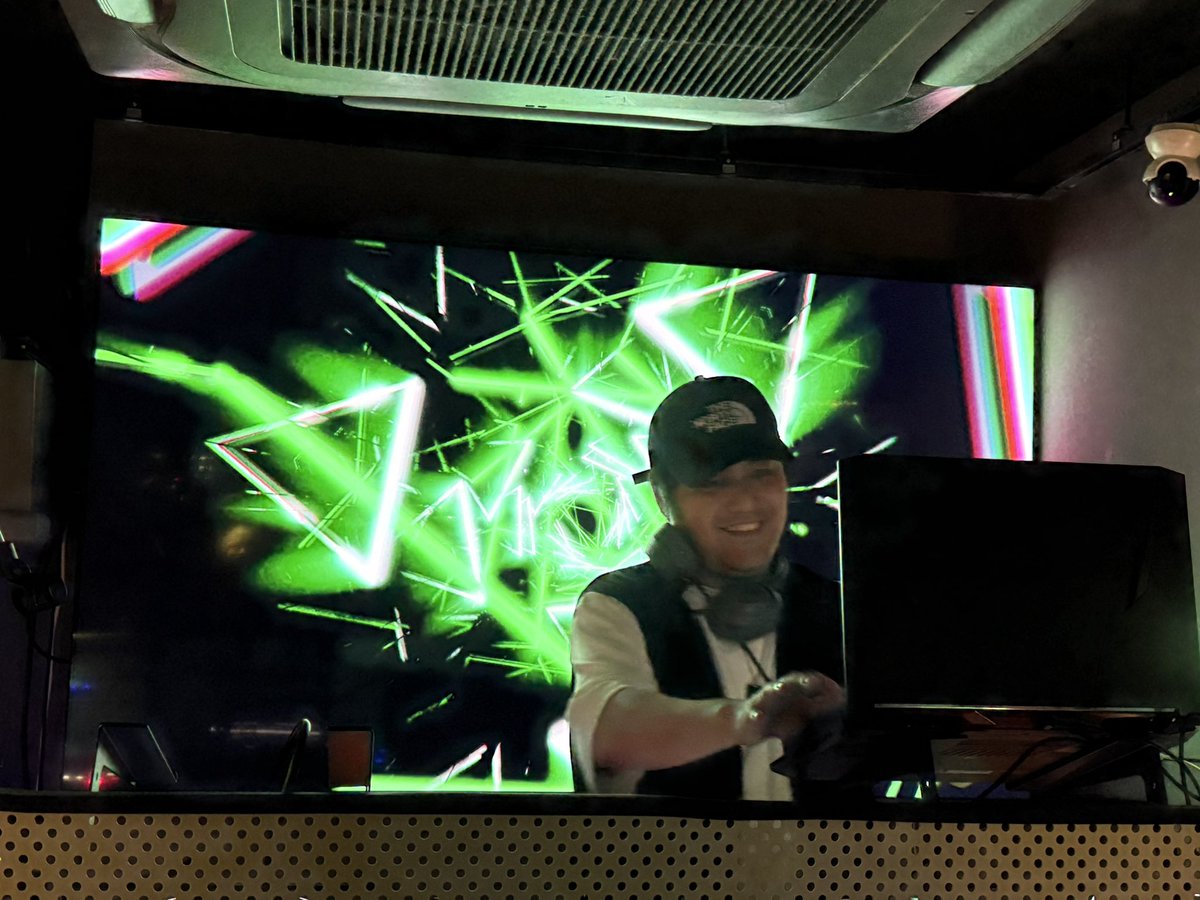 #ユロサミ
スペシャルゲスト、けんぞ〜さん！！！