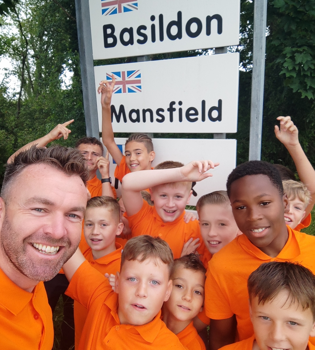 Leechapelsch's tweet image. 😎⚽🏃Guten Morgen! Wie geht es dir?! These Basildon lads truly love to pose and they never miss an opportunity for a photo shoot! #ladsontour #strikeapose 🏃⚽😎