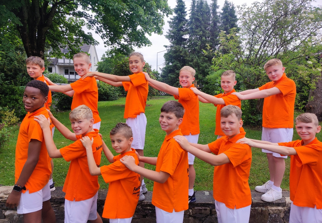 Leechapelsch's tweet image. 😎⚽🏃Guten Morgen! Wie geht es dir?! These Basildon lads truly love to pose and they never miss an opportunity for a photo shoot! #ladsontour #strikeapose 🏃⚽😎