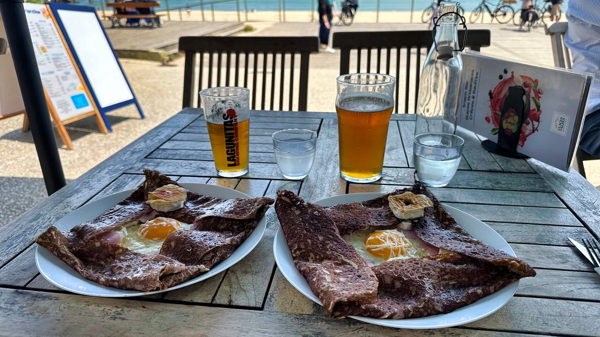 Sunshine and warmth returned to Noirmoutier yesterday so we enjoyed a lovely wildlife wander through the marais and along beaches to the Plage des Dames for lunch. 🇫🇷🚐😋🌞