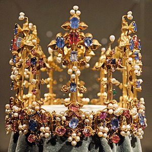 #Onthisday 7th June 1394 died Anne of Bohemia, wife of King Richard II at the palace of Sheen (possibly from plague), Richard so grief stricken that he had the palace completely destroyed. This medieval crown possibly came with Anne to England or was made for her.