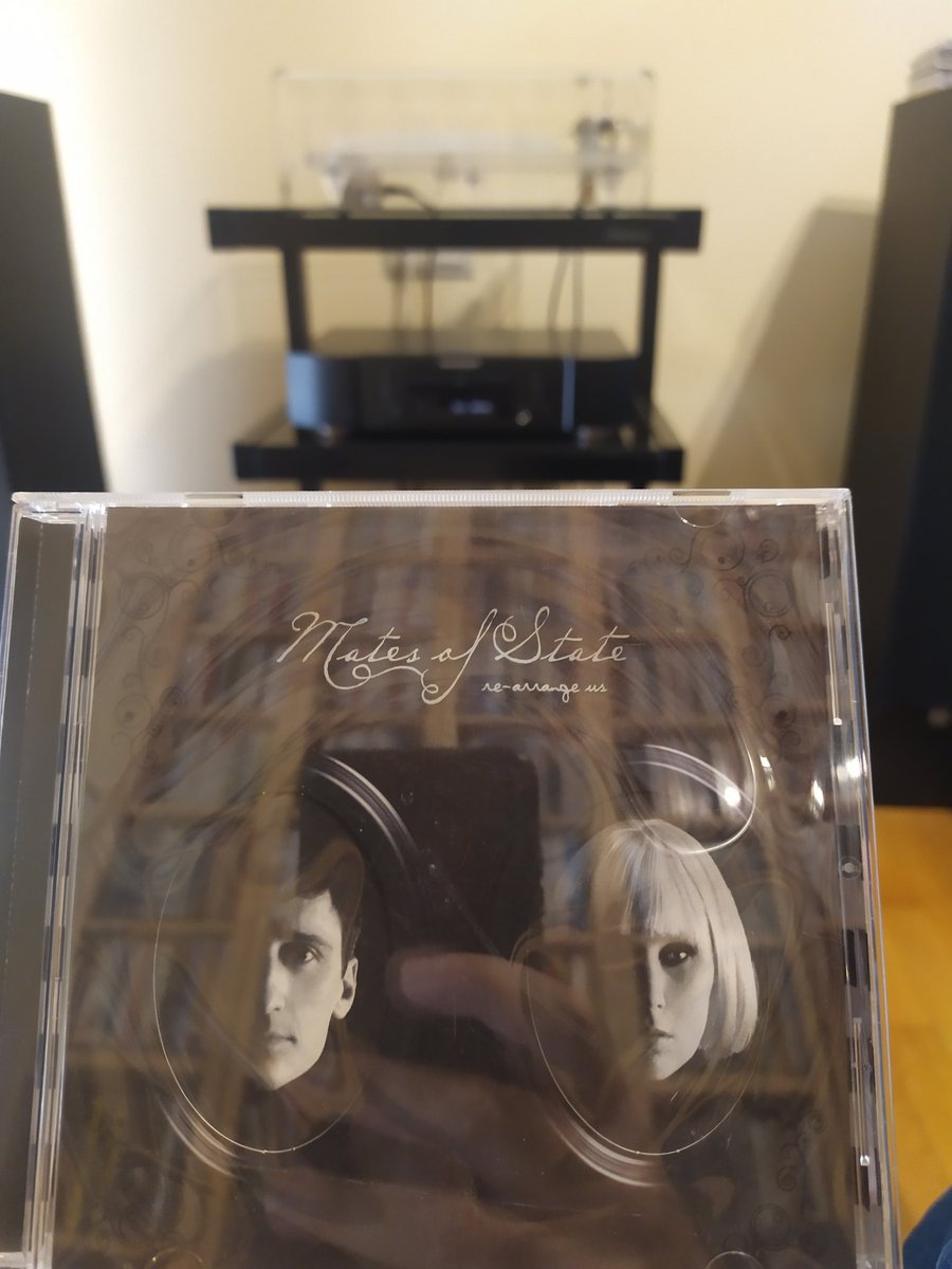 Este disco de Mates of State está en mi top 20 de mejores discos de los últimos veinte años. Es ponerlo y mi mujer viene de inmediato a preguntar quiénes son.