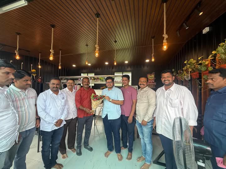 आज तासगांव येथे नव्याने सुरू होत असलेल्या डॉ.अनिल कुलकर्णी आय हॉस्पिटल व्हिजन  सेंटर ला भेट दिली. त्याच बरोबर आमचे सहकारी श्री भोसले यांनी नव्याने सुरू केलेल्या अर्बन फ्युजन कॅफेला  भेट देऊन पुढील वाटचालीस शुभेच्छा दिल्या.
#rrpatil #wewillrise