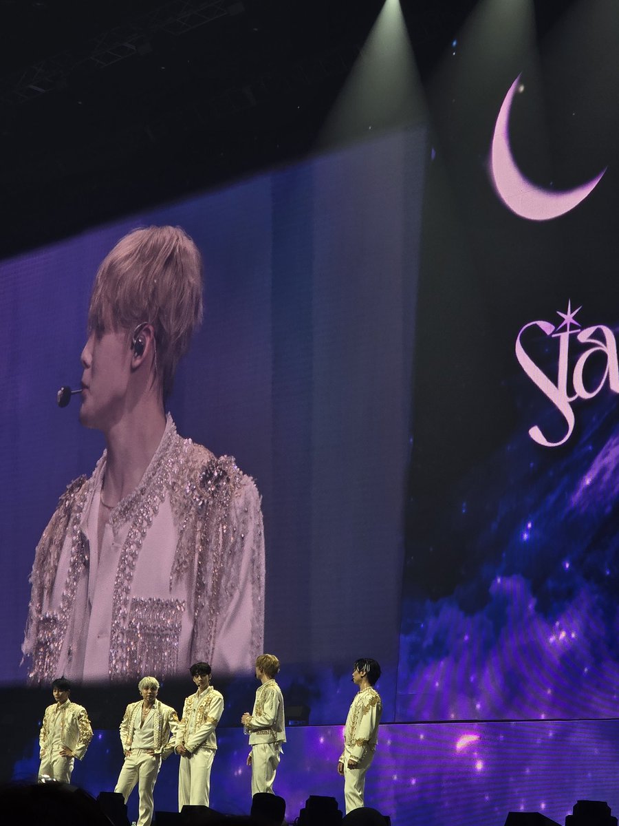 rohadyyy's tweet photo. 5 stars and 1 moon 🥹

#아스트로 https://t.co/4hWycQ01mZ