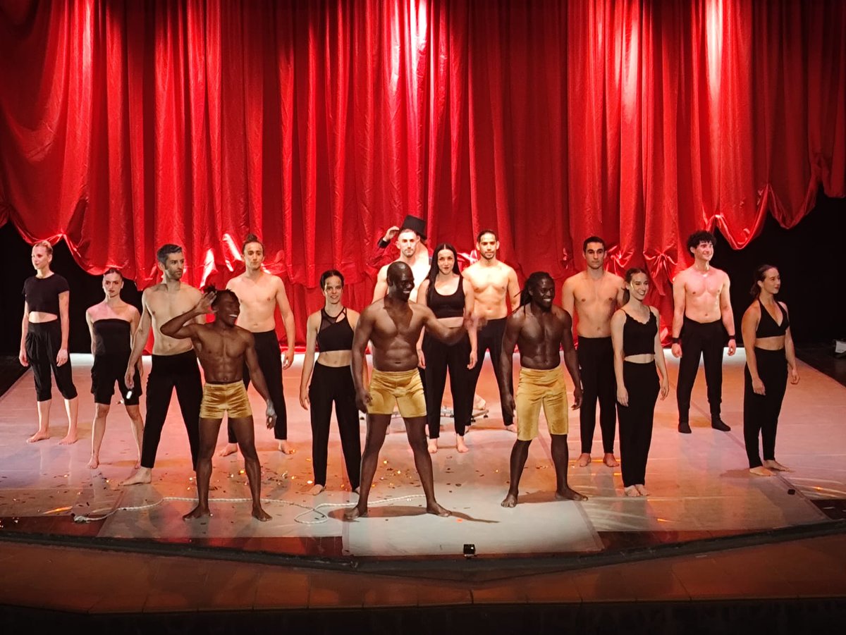 Lo de ayer... sin palabras.
Gracias a Mighty Jumbo Circus por darlo todo, a las chicas y chicos de <a href="/instituto_danza/">Instituto Danza AA</a> por hacer magia y a <a href="/CulturalAsc/">ASC. CULTURAL PENTAGRAMA</a> por invitarnos a colaborar en el eventazo.