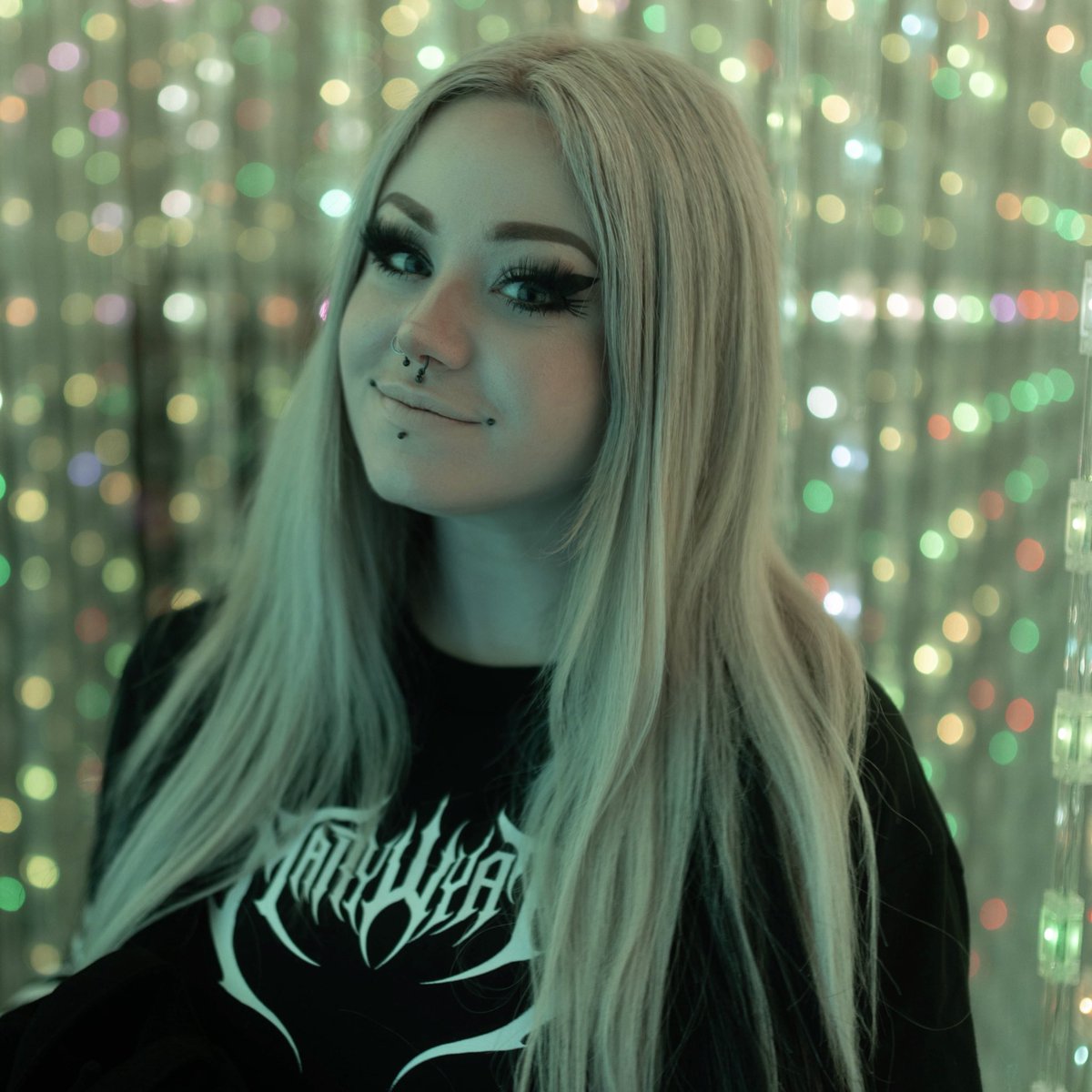 Sp00pyBeans's tweet photo. The face                                               The body https://t.co/Mh5pg7GMtl