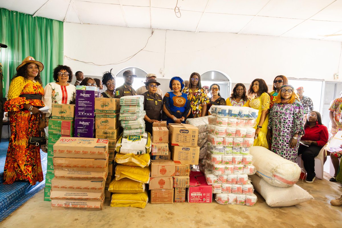 PriscillaOtti's tweet image. Driven by compassion and solidarity, I embarked on a personal initiative to connect with vulnerable members of our society, celebrating His Excellency’s remarkable two-year milestone. This act is a testament to the essence of humanity.
At Afara Correctional Facility, I met with…