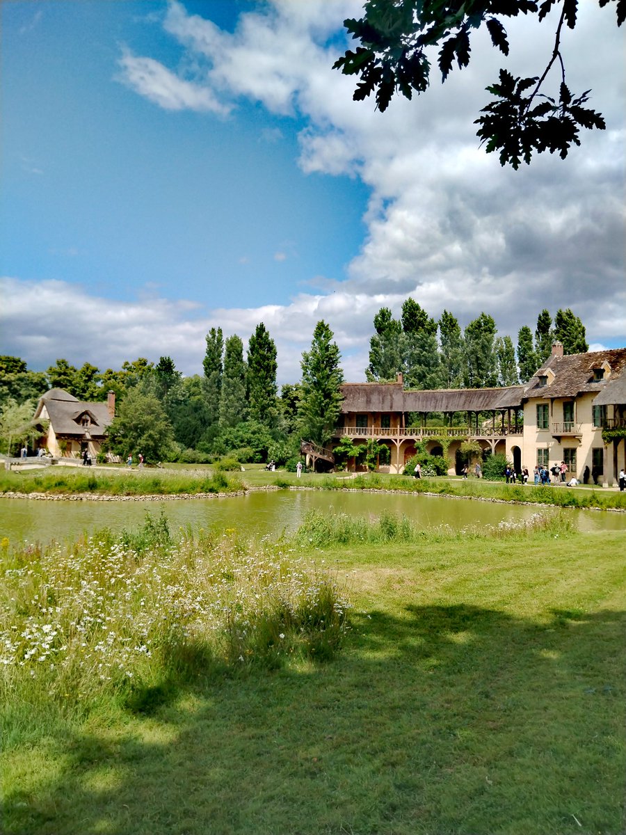 Ce vendredi 06 juin, des élèves de seconde (2GT4, 2GT9 et 2GT14) du <a href="/AlfredLycee/">LPO Alfred Mézières - LONGWY</a> ont pu visiter le château de Versailles (jardins, galerie des glaces, petit Trianon) : voir et comprendre l'art au service du pouvoir