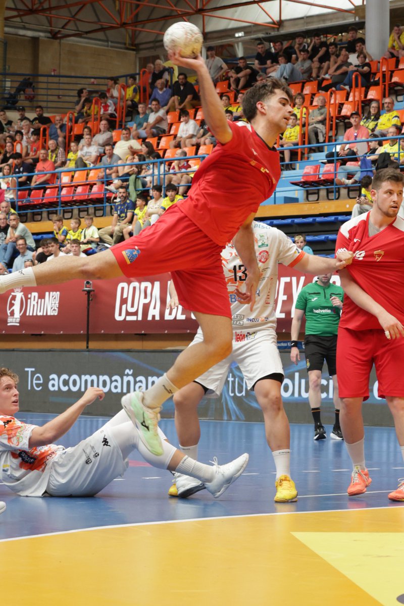Balonmano Alcobendas (@bmalcobendas) on Twitter photo 📰 #CopaRey2025 | Despedida con honores de una mágica Copa del Rey
🤾 <a href="/bmalcobendas/">Balonmano Alcobendas</a> pierde por 29-37 ante el ABANCA <a href="/ADEMARLEON/">//Abanca Ademar León</a> León en los Cuartos de Final
📝 <a href="/AlfreDominguez/">Alfredo Domínguez</a>
📸 Pedro Martínez
🔗Crónica en nuestra web balonmanoalcobendas.es/despedida-con-…
#ConectaTuPasión #balonmanoalcobendas 📰 #CopaRey2025 | Despedida con honores de una mágica Copa del Rey
🤾 <a href="/bmalcobendas/">Balonmano Alcobendas</a> pierde por 29-37 ante el ABANCA <a href="/ADEMARLEON/">//Abanca Ademar León</a> León en los Cuartos de Final
📝 <a href="/AlfreDominguez/">Alfredo Domínguez</a>
📸 Pedro Martínez
🔗Crónica en nuestra web balonmanoalcobendas.es/despedida-con-…
#ConectaTuPasión #balonmanoalcobendas