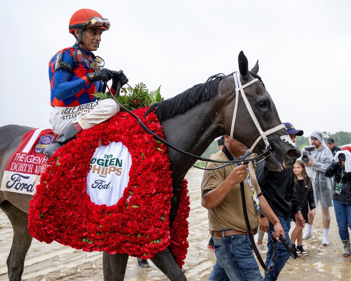 BH_AEberhardt's tweet image. Dorth Vader with @ljlmvel impressively wins the G1 #OgdenPhipps presented by @Ford, a #WAYI @BreedersCup divisional race. B/O John Ropes Trainer George Weaver #BCDistaff #BCChallenge By #Girvin at @AirdrieStud