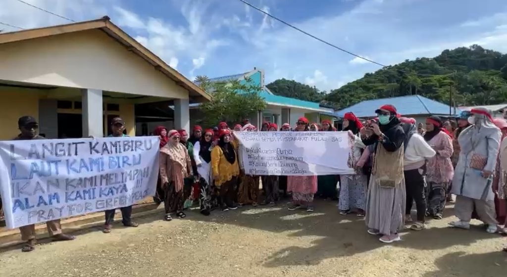 Yang menolak penambangan nikel di Raja Ampat dan yang mendukung.