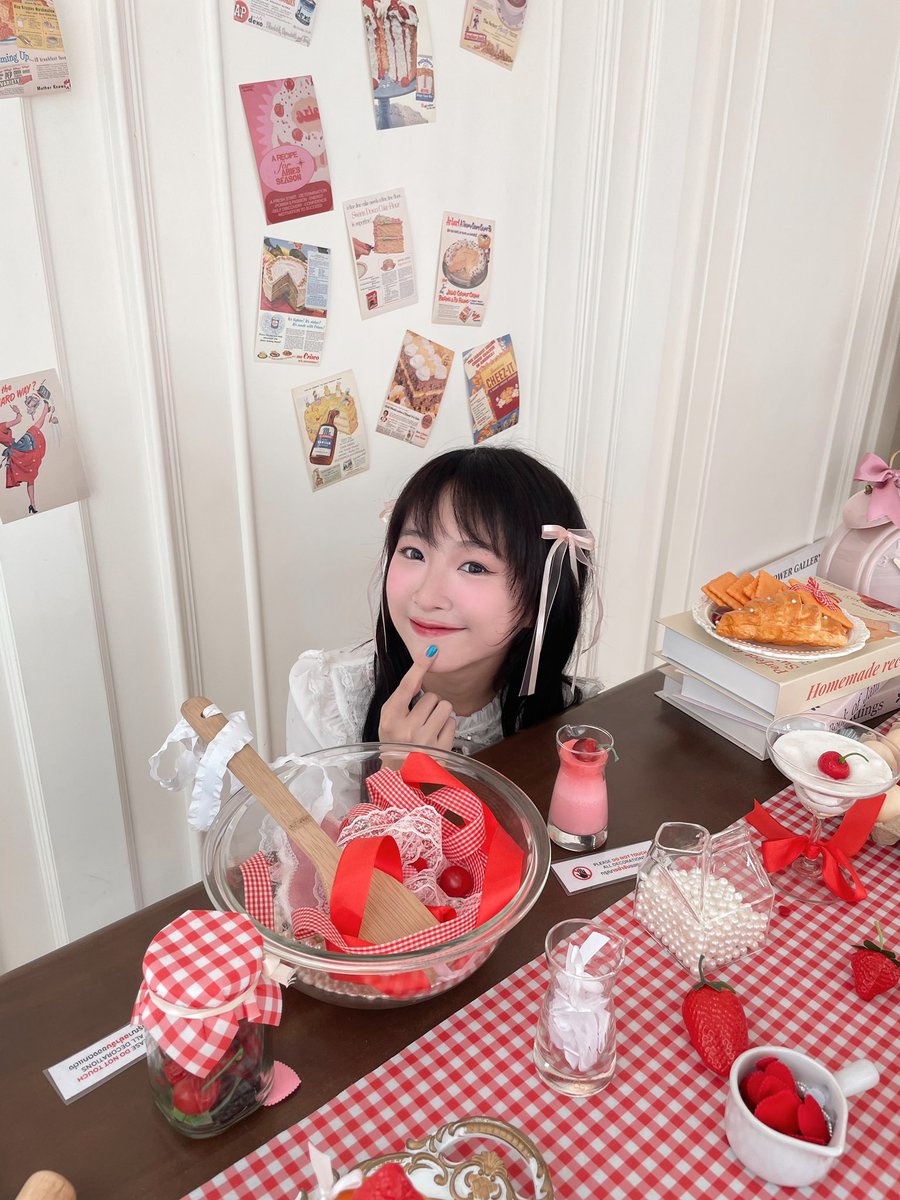 natchakofficial's tweet photo. แม้จะยมแต่ยังแบ๊วอยู่ ถ่ายเสร็จกลับไปป่วยต่อ 🎀 #NatchaOom https://t.co/iDoqI03XiH