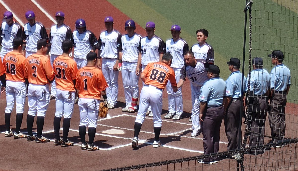 shakaijin_base's tweet photo. 元ロッテの初芝清監督率いるオールフロンティアが、都市対抗南関東2次予選の敗者復活・第2代表決定トーナメント2回戦（ZOZOマリン）で日本製鉄かずさマジックに1−6と敗れ、本大会初出場の夢は潰えた。
先月JABA東北大会で昨年都市対抗準優勝のJR東日本東北を倒すなど、実力は全国レベルなんだけどな。 https://t.co/EGC8X07eiF