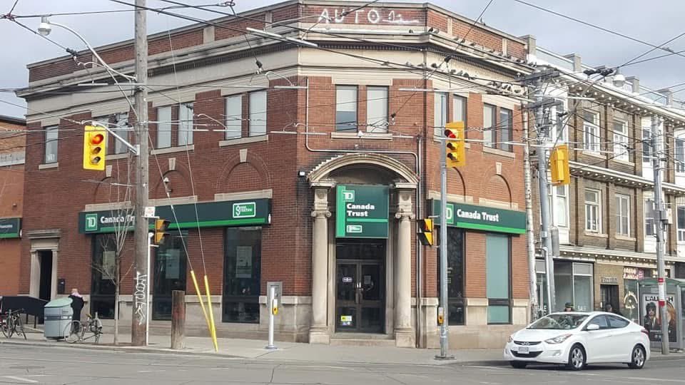 People outside of the Bank of Toronto on the North East corner of Dundas and Ossington after a holdup in 1944 &amp; a recent photo of it as the Toronto Dominion bank.  The bank robbery was led by two armed men.  Upon entering an accountant at the branch drew a pistol as well(cont)