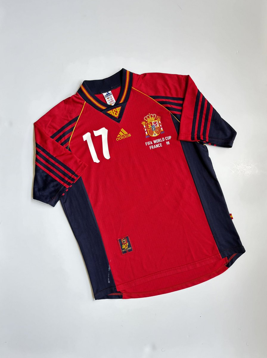 esdeepoca's tweet photo. Disponible en tienda. España 1998. Made in UK. https://t.co/ZASEmyt46t https://t.co/tXtxMuaNBs