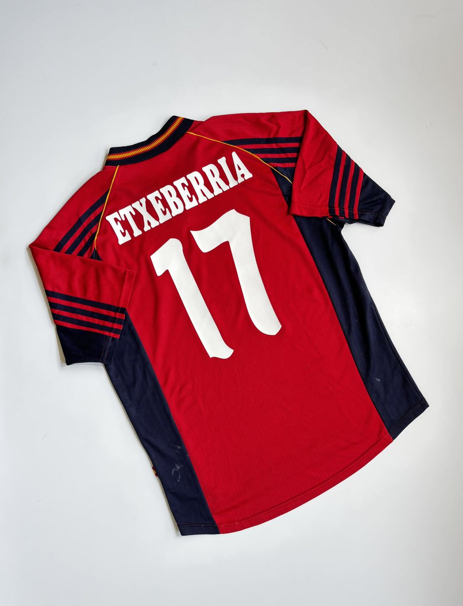 esdeepoca's tweet photo. Disponible en tienda. España 1998. Made in UK. https://t.co/ZASEmyt46t https://t.co/tXtxMuaNBs