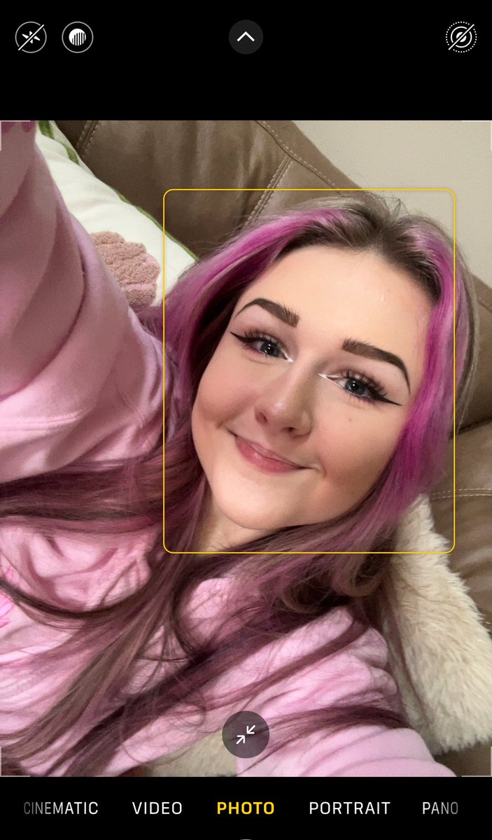 does anyone else like rarely take pics of themselves idk why but i find it sooo hard to not be awkward 😭