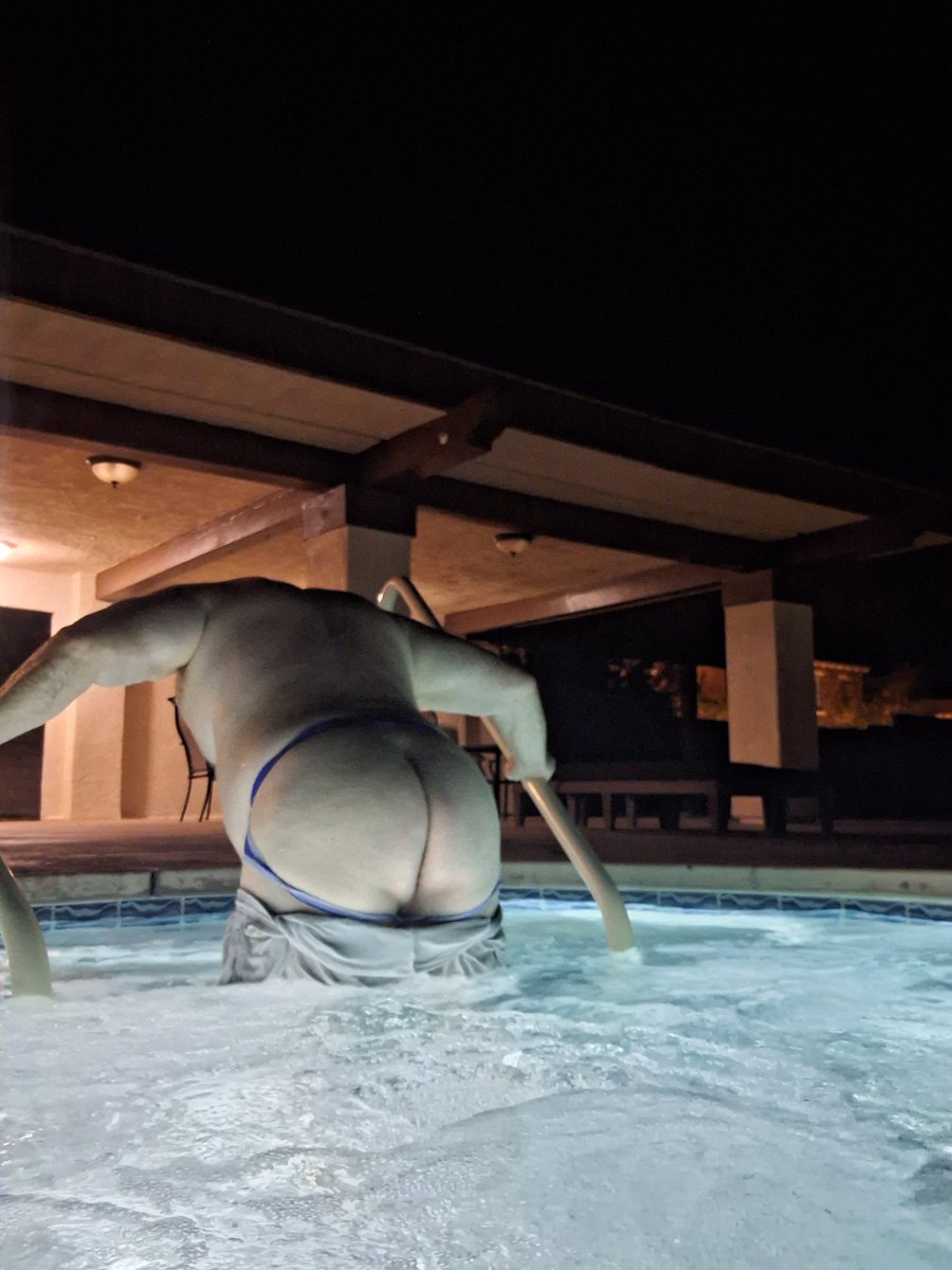 bmaxbear's tweet image. come see ALL daddy has to offer, both in and out of the jacuzzi ! onlyfans.com/brutebear23 or justfor.fans/brutebear23