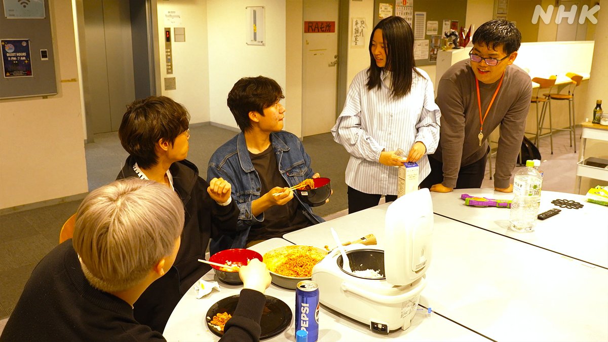 📺#ドキュメント72時間
多国籍の学生寮　青春の日々に
#NHKオンデマンド で配信中！

舞台は立命館アジア太平洋大学の巨大寮
94の国と地域から集まった学生たちが、自炊・夜ふかし・裸のつきあい…
nhk-ondemand.jp/goods/G2025147…

同じ屋根の下でどんな日々を送っているのか、春の３日間