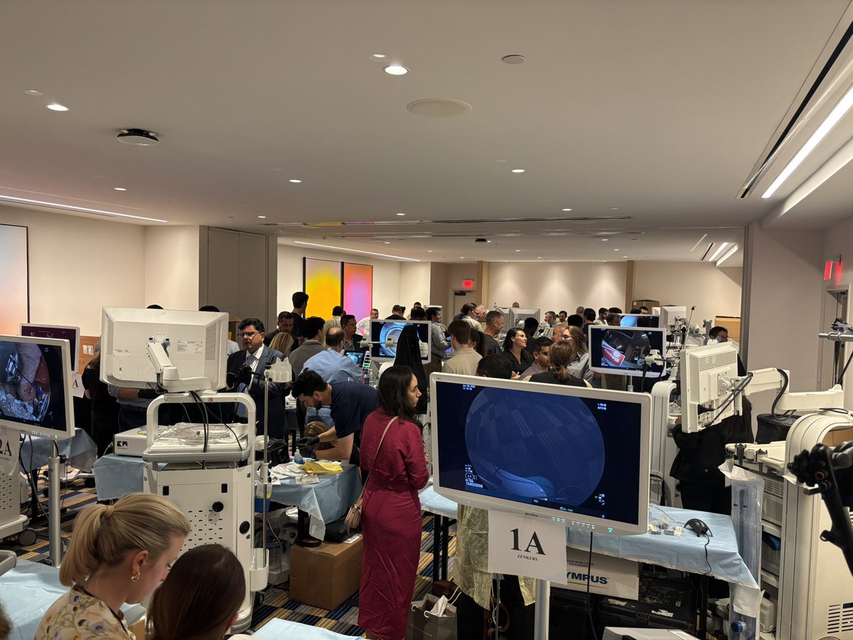 FesCourse's tweet image. Kicked off a successful FES Day 1 with support from our amazing faculty and sponsors! Looking forward to Day 2 Endobariatrics with ESD and Therapeutic EUS/Endohepatology Masterclasses with Endoscopy’s finest! @MetabolicEndo @SighPichamol @MPGN46 @ThirdspaceEndo @TolgaErim
