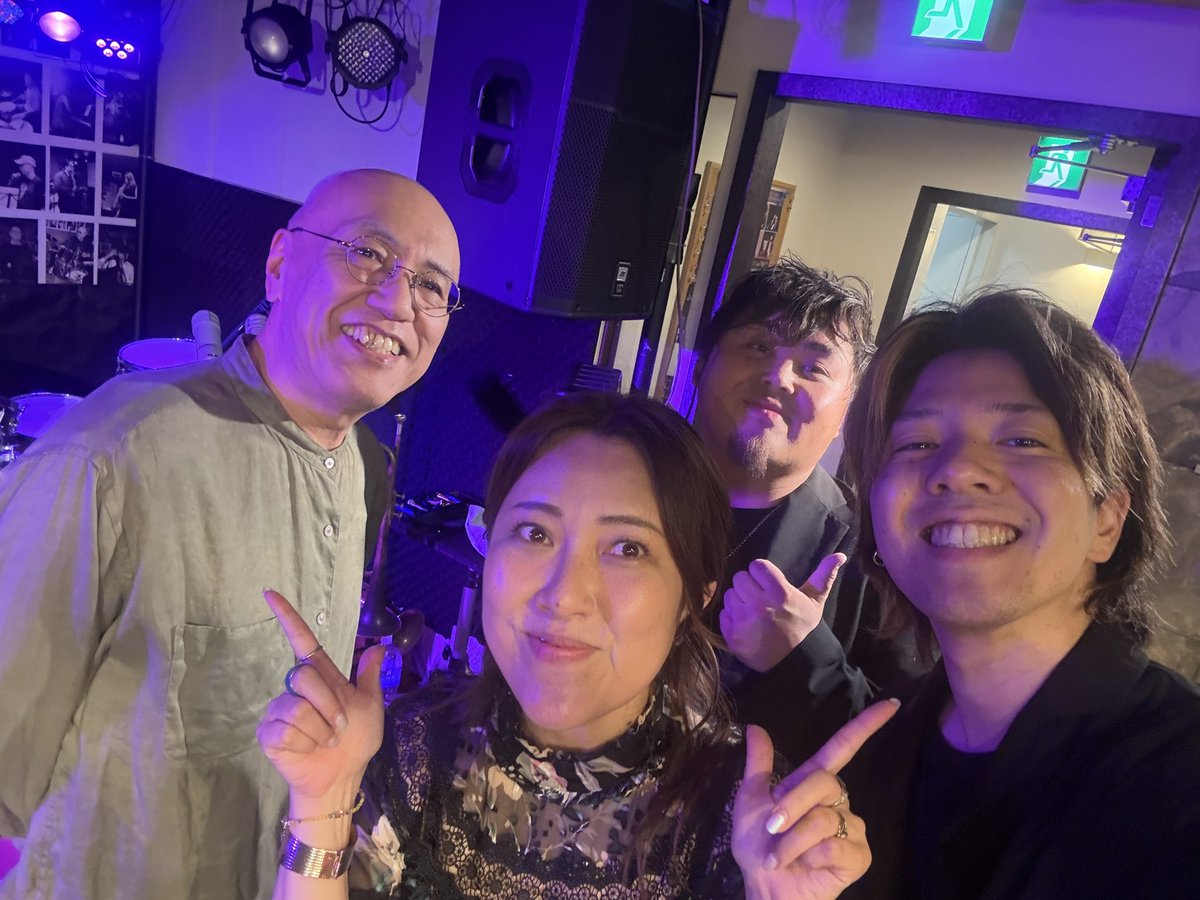 昨夜の仙台 <a href="/MondoBongojazzy/">MondoBongo</a> モンドボンゴ、めちゃくちゃ盛り上がりました！🔥
菊ちゃんのおかげでたくさんの方に来ていただけて感謝です🙏北田さん菊ちゃん有難う🫶✨
Mondoのチュウさんにも今回もお会いできて😍
東京で共演したベーシストの宮地くんもホールライブ後に来てくれて嬉しかった〜！😁
