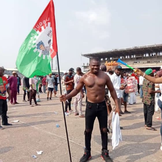 This is me in TBS Lagos Nigeria, campaigning for Peter Obi, I live in Canada 🇨🇦 but I believe in him… and I will fly inn again next yr to finish what I started… #PETER_OBI_IS_COMING #Obidients