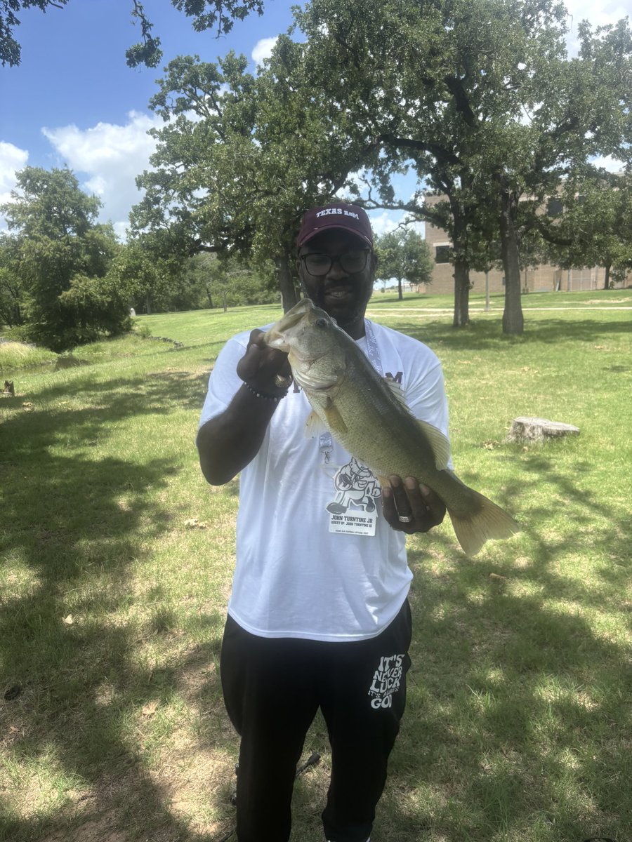 JohnTurntine's tweet photo. Busting them in College Station . #4lbs #FishinTINE Thank you @AggieFootball #Teamturntine @TurntineJohn @KaiTurntine6 @Tylin_Turntine https://t.co/Cr1dsPh3Kx