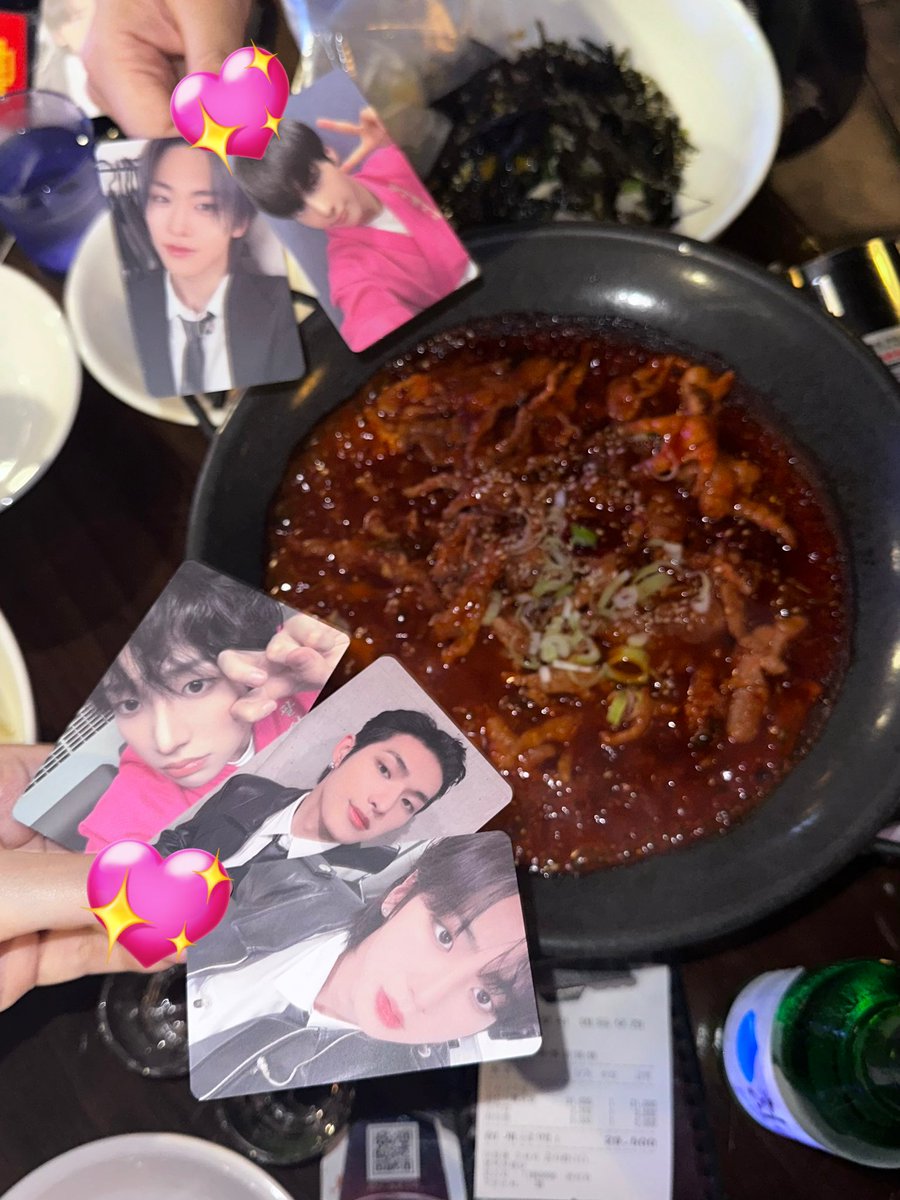 malecollect's tweet photo. 붐에서 신드롬까지. . . 👉🏻🩷🪽
(무대는 에투메가 햇는데 뒤풀이는 내가 함!) https://t.co/fWGlB2oepk