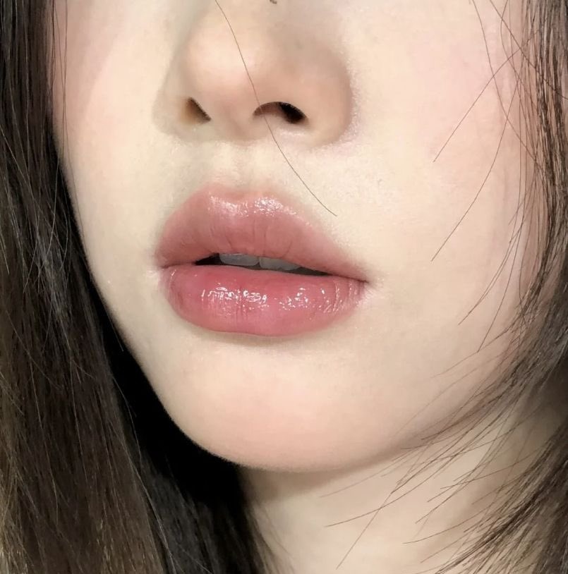 เพิ่งสังเกตรูปนี้ น้องแจมทาลิปเกินขอบปากฉ่ำมากเทรนดี้สุดไรสุด ปึ้งกว่าคือขนตาแท้ๆแม่ให้มา ไม่ได้ปัดมาสคาร่า ไม่ได้ติดขนตาช่อใดๆ หน้าสวยแบบส๊วยยยยยสวย สวยมากๆๆๆๆจริงๆๆ