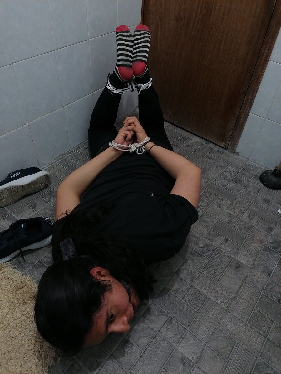 Fin de semana... raptado, atado y amordazado. 
#gaggedguy #meninbondage #feettied #stinkyfeet #stinkysocks #mentied #mengagged #gaggedandtied #feet