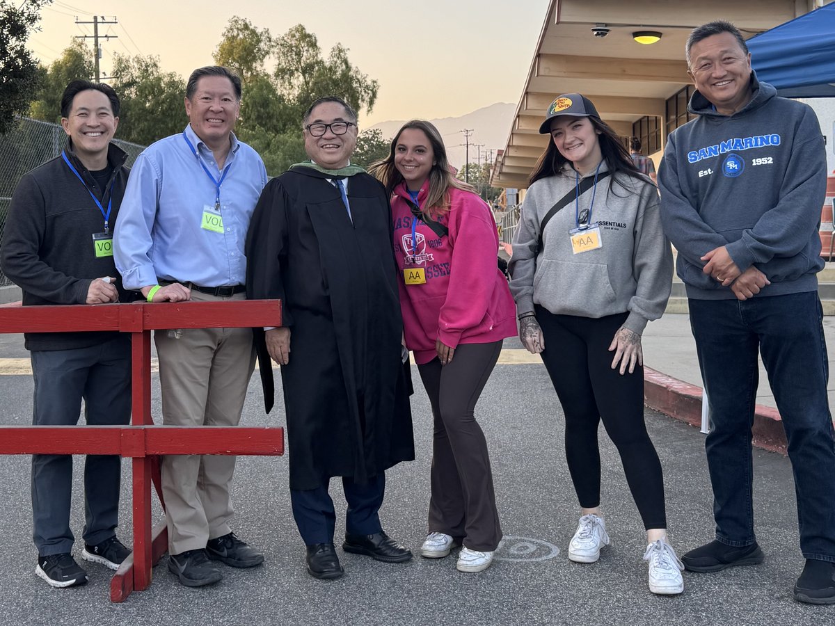HEHMiddleSchool's tweet photo. These amazing volunteers, including two very active and engaged city councilmen, helped with SMHS graduation traffic tonight! We are grateful for your support!! https://t.co/Bc3Pcvm23R