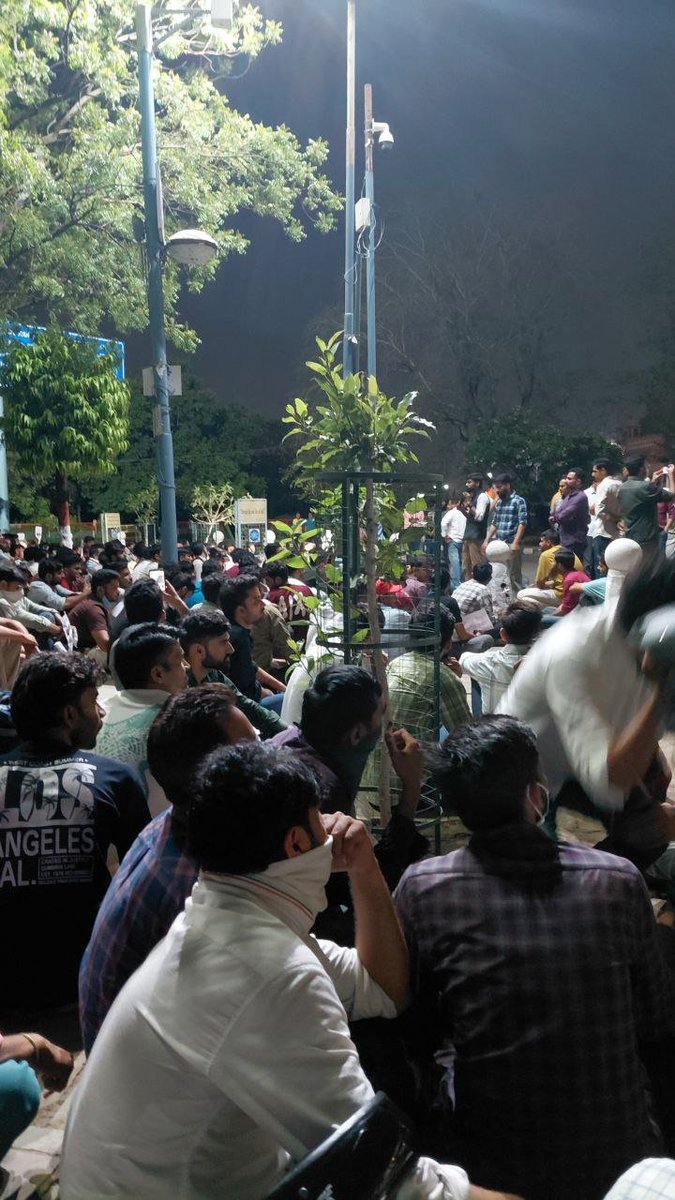 अभ्यर्थियों की सिर्फ एक ही मांग, परीक्षा पोस्टपोन करे सरकार,

RAS मुख्य परीक्षा स्थगित करवाने की मांग पर RU में जोरदार प्रदर्शन, 

#RAS_MAINS_स्थगित_करो #RAS_परीक्षा_आगे_करो #ras_mains_2025_postpone #RAS_परीक्षा #RAS_MAINS_POSTPONED #जनता_पूछ_रही_है
