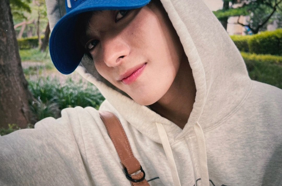 dkddani_'s tweet photo. 셀카고수의 셀카 찍는 과정🤳🏻                                
                                                   
                                                   결과 ( ˶˙ᵕ˙˶ )💙 https://t.co/4uPpxekE5E