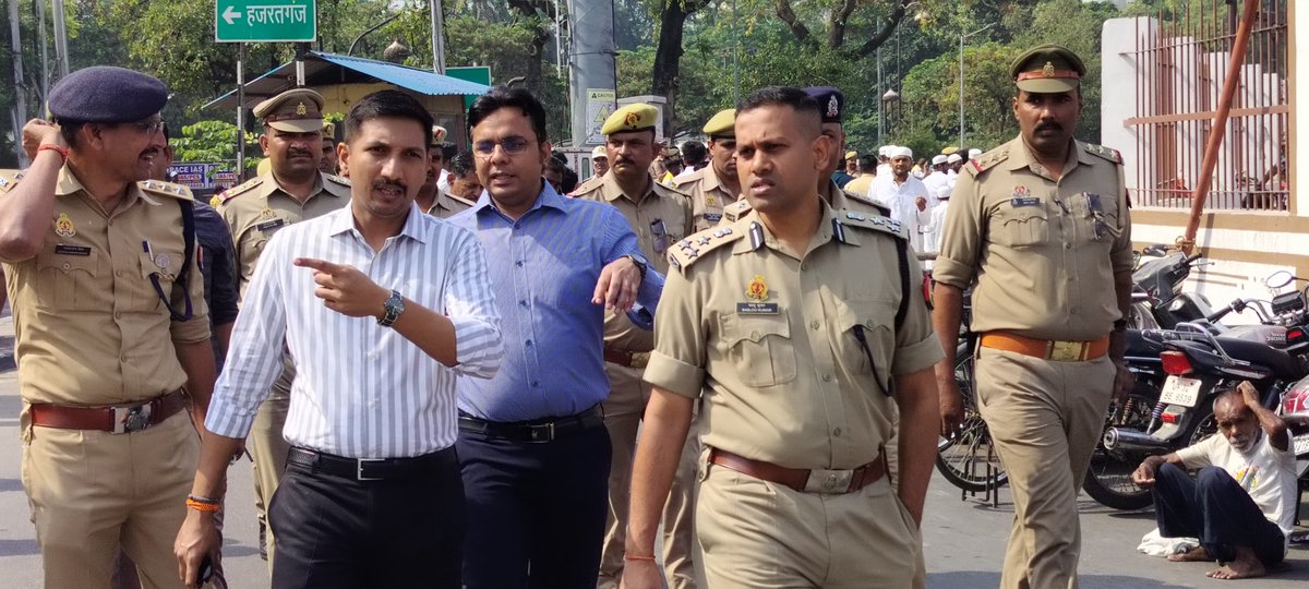 lkopolice's tweet photo. ईद-उल-अज़हा (बकरीद) पर्व की सुरक्षा एवं कानून व्यवस्था के दृष्टिगत @LoJcp व #DMLucknow द्वारा एशबाग ईदगाह स्थल का भ्रमण कर लिया जा रहा सुरक्षा व्यवस्था का जायजा।
सीसीटीवी व ड्रोन के माध्यम से निरन्तर रखी जा रही है सतर्क दृष्टि।
#Lkopolice_On_Duty
@Uppolice @AdminLKO https://t.co/YdE4iqVoOm