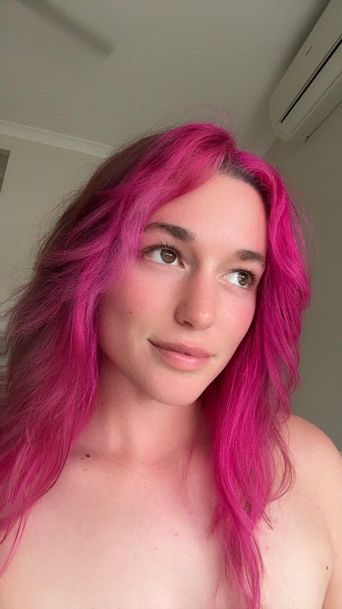 SkyeSharpAU's tweet photo. I love my pink hair rn 🥰❤️

Can’t wait to suck cock with it 🤩 https://t.co/2ccGesLYjC