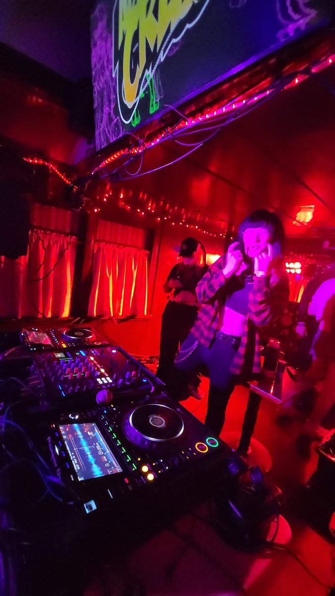 AdventureCru tweet media