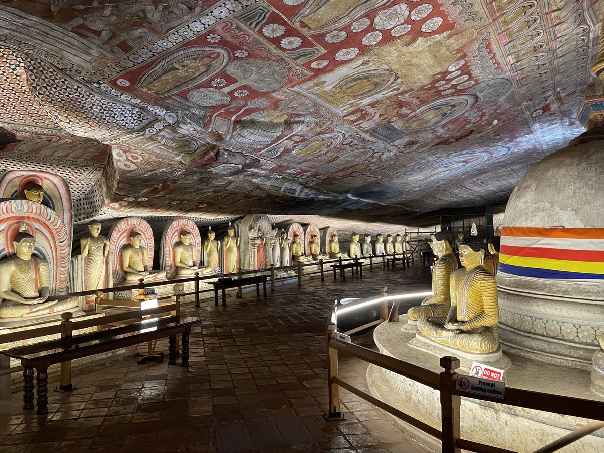 ernesteau_'s tweet photo. Dambulla Royal Cave Temple and Golden Temple 🏯 https://t.co/YrGcr6BaGI