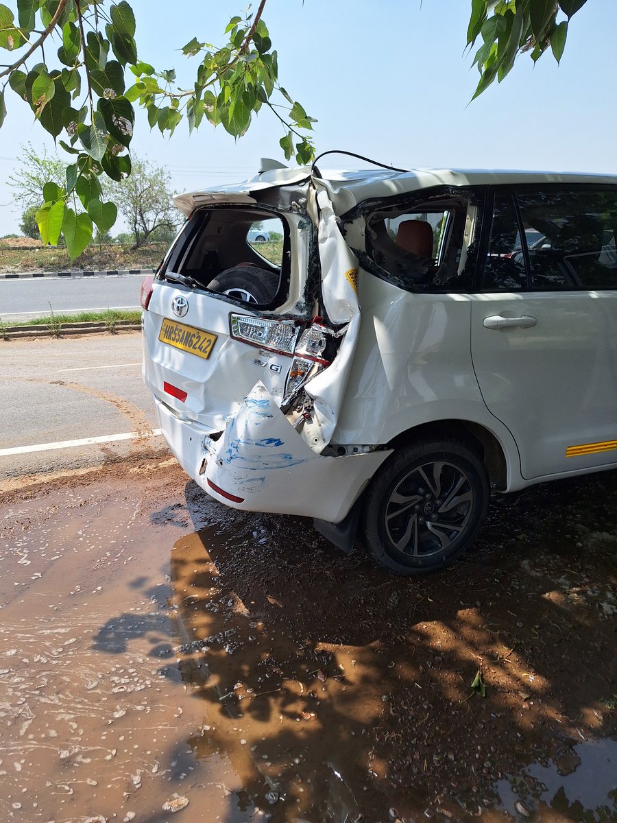 今日は厄日！
タイヤバーストからの修理後にバスに追突されました。身体が無事なのは不幸中の幸い。