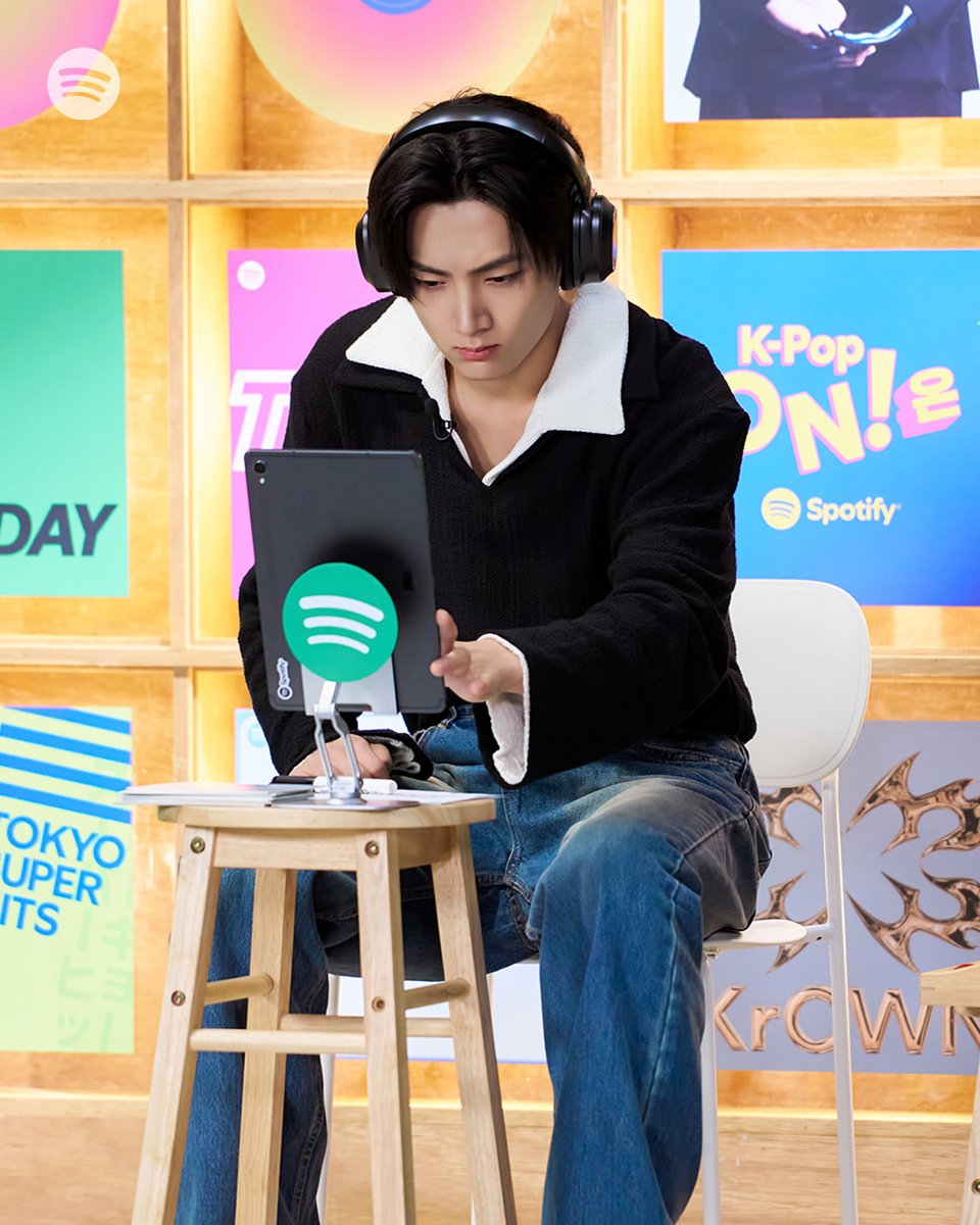 jongseodng's tweet photo. Aren't u guys curious why I look so serious here? https://t.co/yHUbe6z1Qf