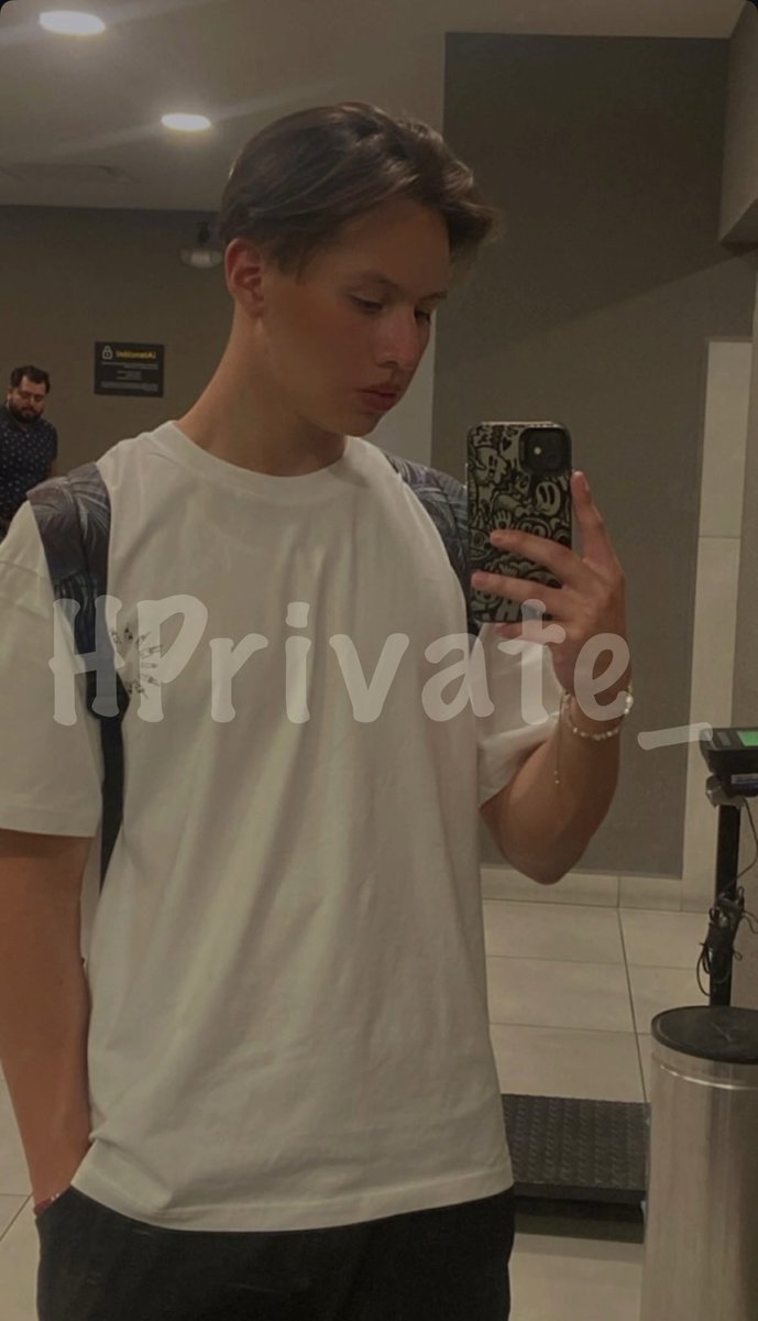 HeterosPrivate_'s tweet photo. Nudes dısponıbles 🔥
#HeteroEngañado #heterosengañados #heterovergón https://t.co/u15WjNgCRh